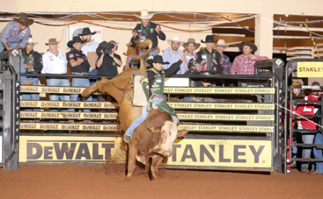 Robson Guedes vence ‘round dos touros’ em Londrina