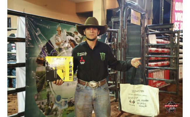 Paranaense Márcio Roberto lidera etapa do Monster Energy PBR em Londrina