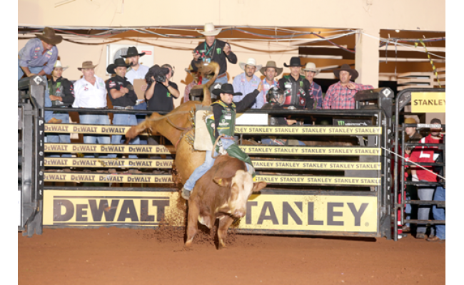 Robson Guedes vence ‘round dos touros’ em Londrina